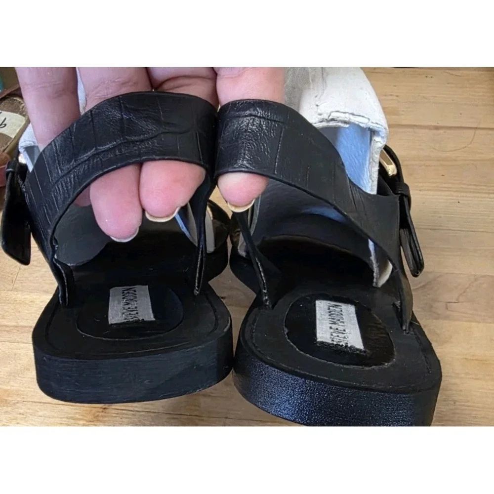 Steve Madden 8M Santo Strappy Sandal Gold Buckles Ankle Strap Black Croc Leather